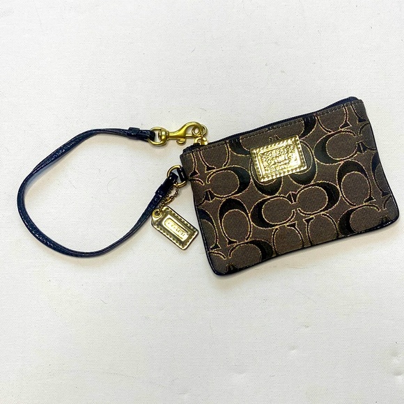 Coach Handbags - Coach Coin Wristlet